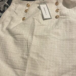 skirt it’s new never wear as yet